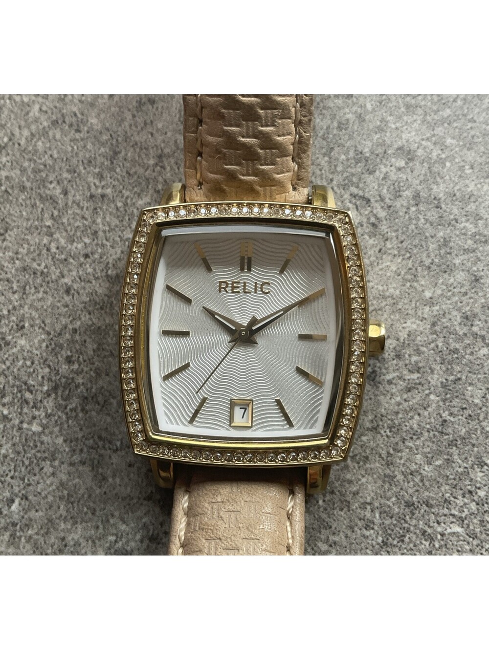 Relic Womens Watch ZR34198 30mm Gold Tone Case Crystal Accent Bezel A20